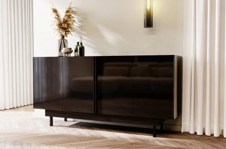 Elegancka czarna komoda Dancan ARTEMISA ze złotymi dodatkami / szer. 163 cm