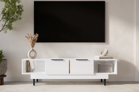 Elegancka biała komoda RTV Dancan ARTEMISA ze złotymi dodatkami / szer. 163 cm