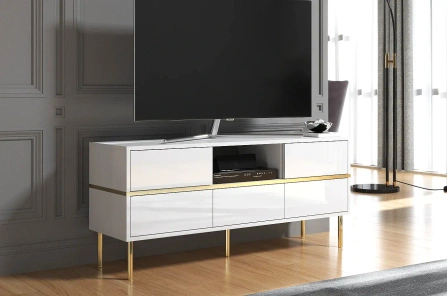 Elegancka biała komoda RTV Dancan MARIKA ze złotymi dodatkami / szer. 137,5 cm