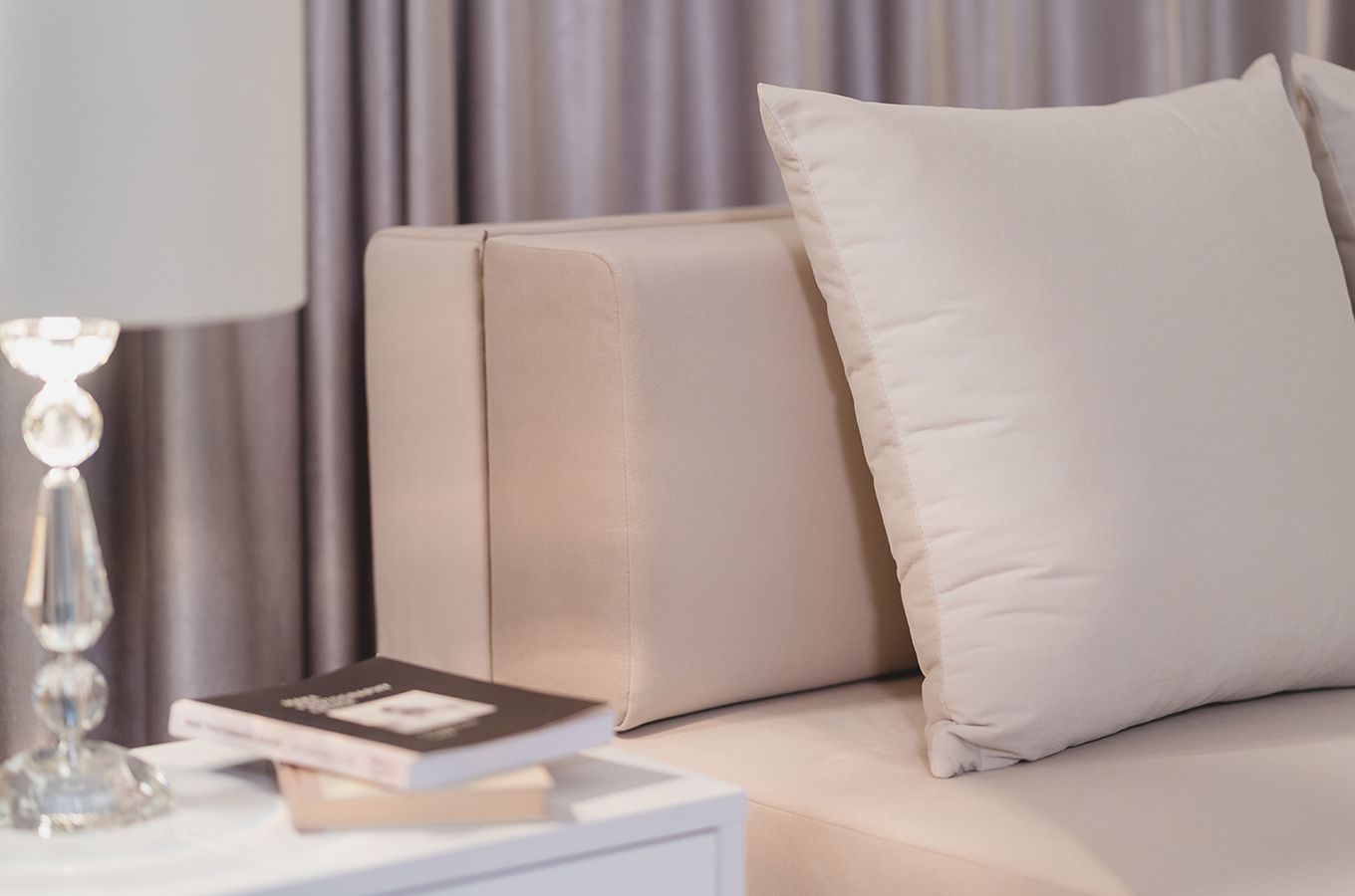 Nowoczesna rozkładana sofa Dancan OLGA z funkcją spania i pojemnikiem na pościel / 4 szerokości + 5 kolorów do wyboru!