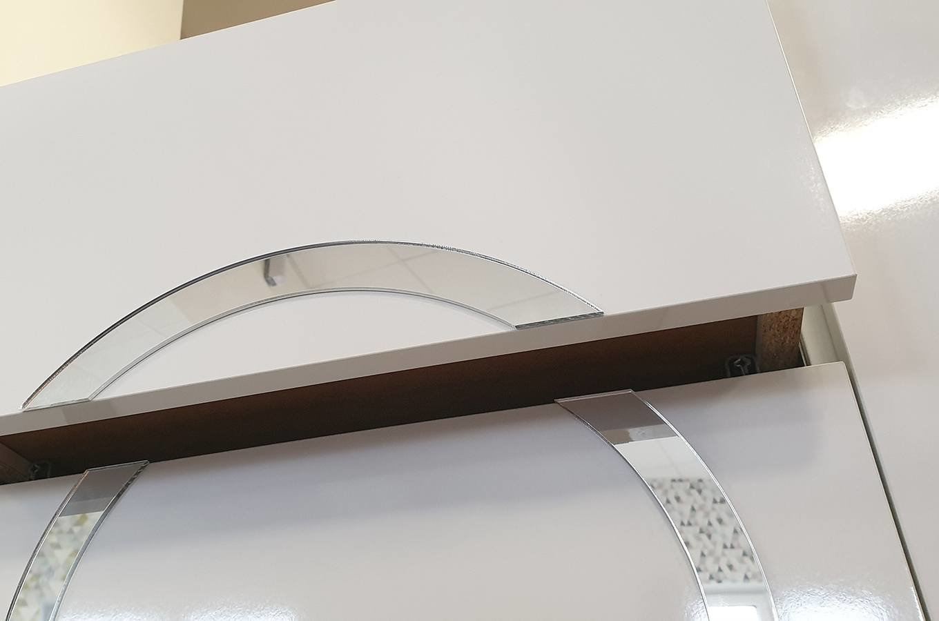 Biała nowoczesna komoda Dancan EVA połysk / szer. 138 cm